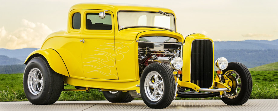 Staggered wheel and tire fitment on a hot rod